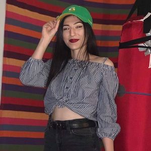 Meet your Posher, Roxana